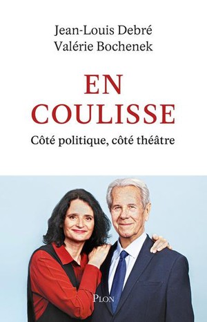 En Coulisse : Cote Politique, Cote Theatre 