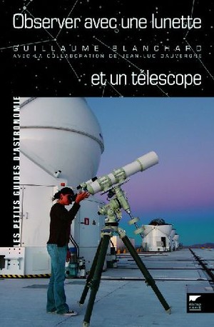 Observer Avec Une Lunette Et Un Telescope 