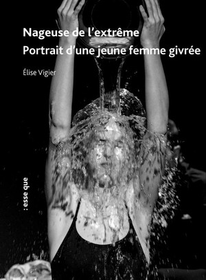 Nageuse De L'extreme : Portrait D'une Jeune Femme Givree 