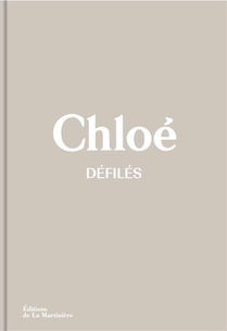 Chloe Defiles 