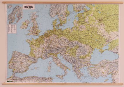 Europa fysisch groot wandkaart geplastificeerd met houten stokken