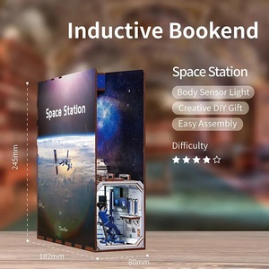 Tone-Cheer DIY Booknook Boekensteun Space Station