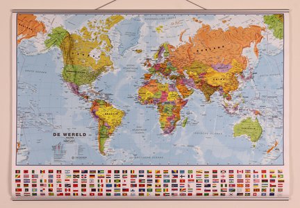 Wereld politiek met vlaggen geplastificeerd met latjes